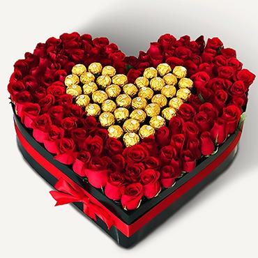 Caja con Forma de Corazón Rosas Eternas y bombones Ferrero